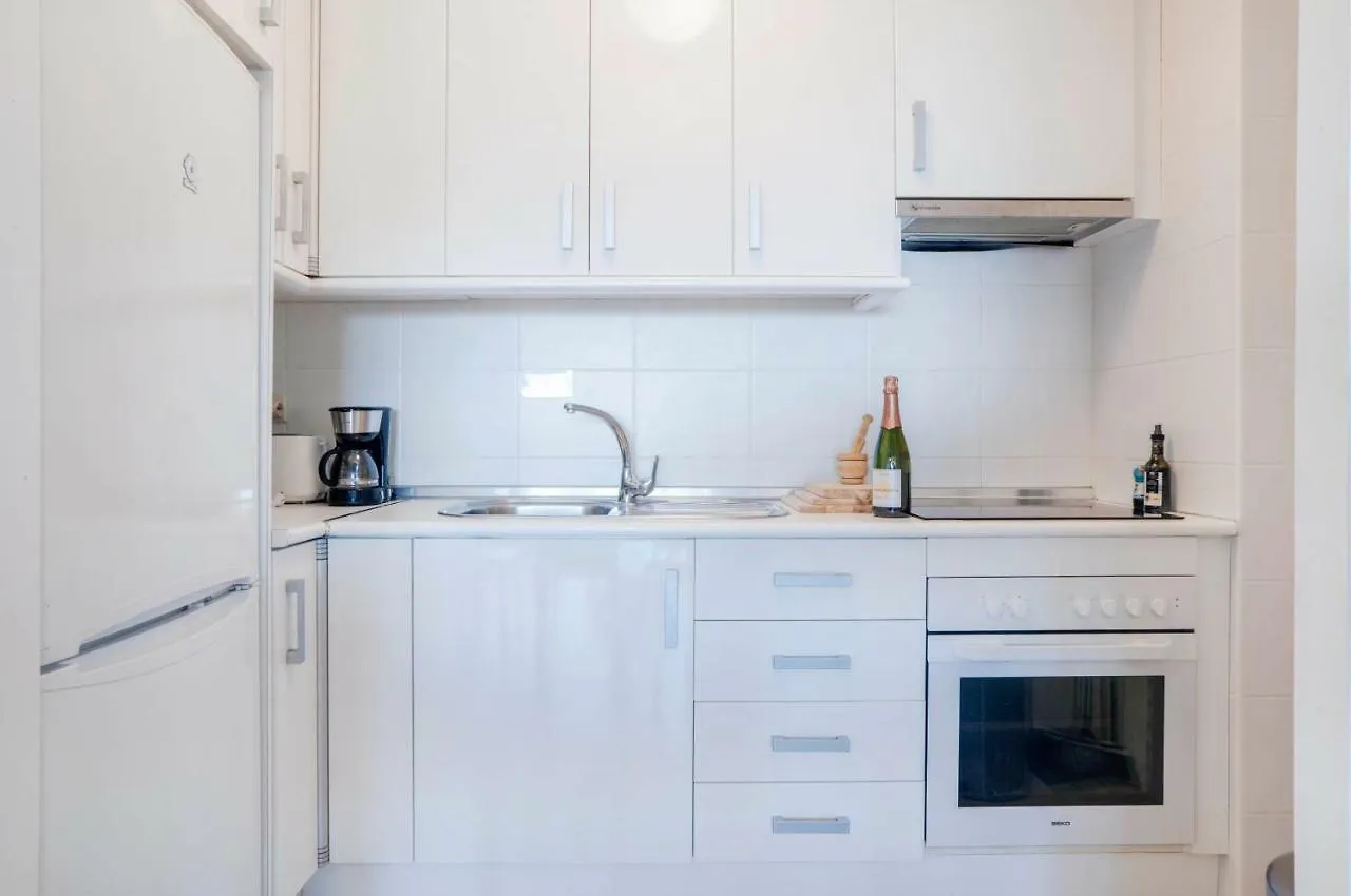 Eden Roc Beachfront Apartments Марбелья 0*,