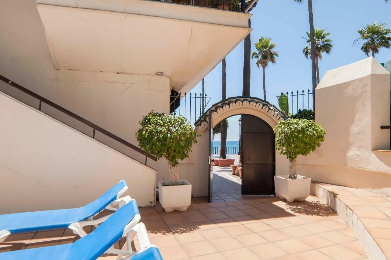 Eden Roc Beachfront Apartments Марбелья